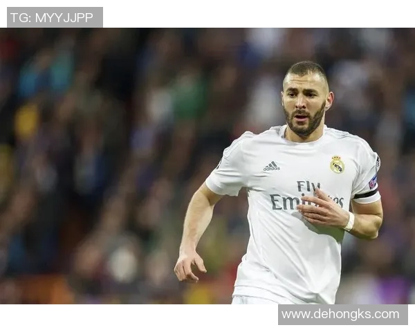 本泽马足球明星风采尽显精彩瞬间照片集锦