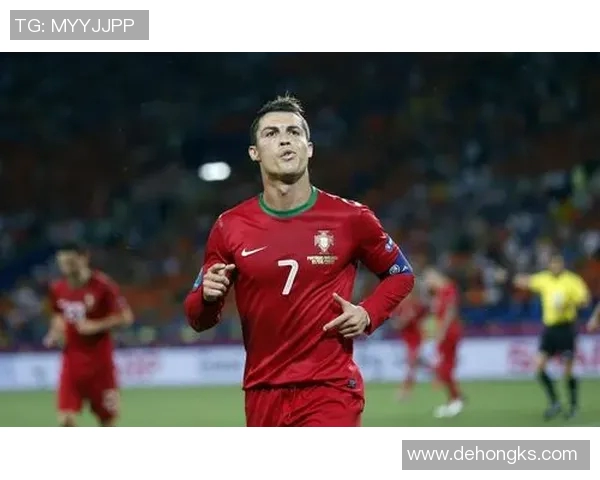 足球明星C罗拔火罐揭秘运动员养生新趋势与健康秘诀