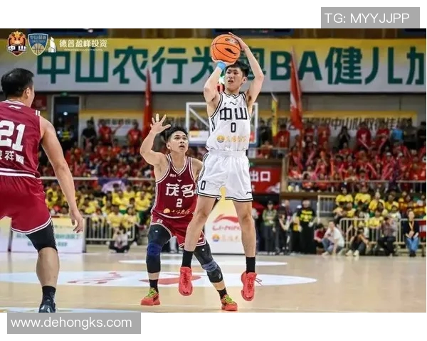 篮球明星归乡传承梦想激励家乡青少年热爱篮球运动